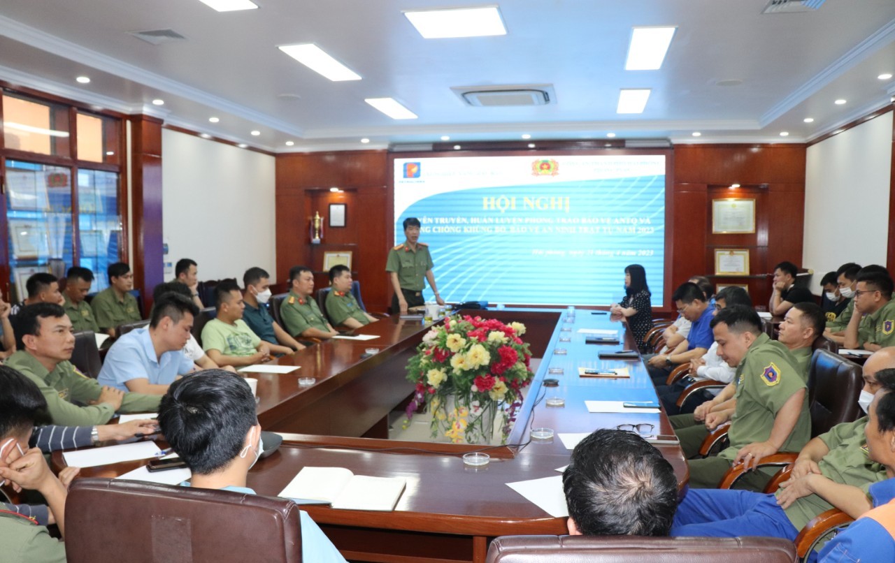 Phòng Xây dựng phong trào toàn dân bảo vệ ANTQ: Tuyên truyền, phổ biến giáo dục pháp luật tại Công ty Xăng dầu K131